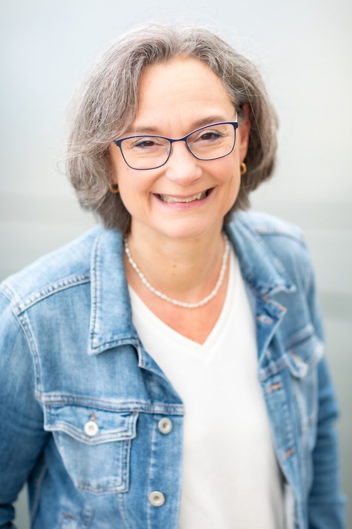 Claudia Berther schaut