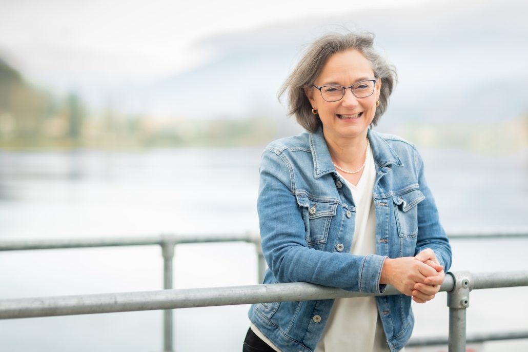Claudia Berther am Rhein